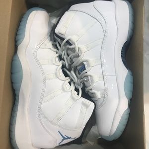 Jordan 11 Legend Blue